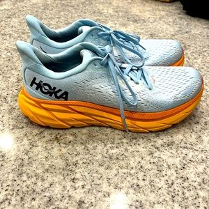 Barely worn hoka Clifton 8s